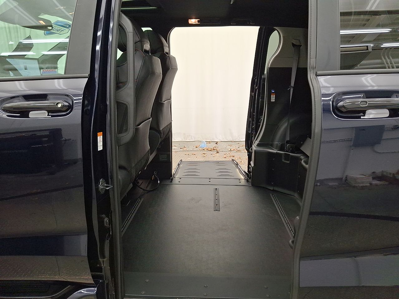 2025 Toyota Sienna XSE - Photo 29