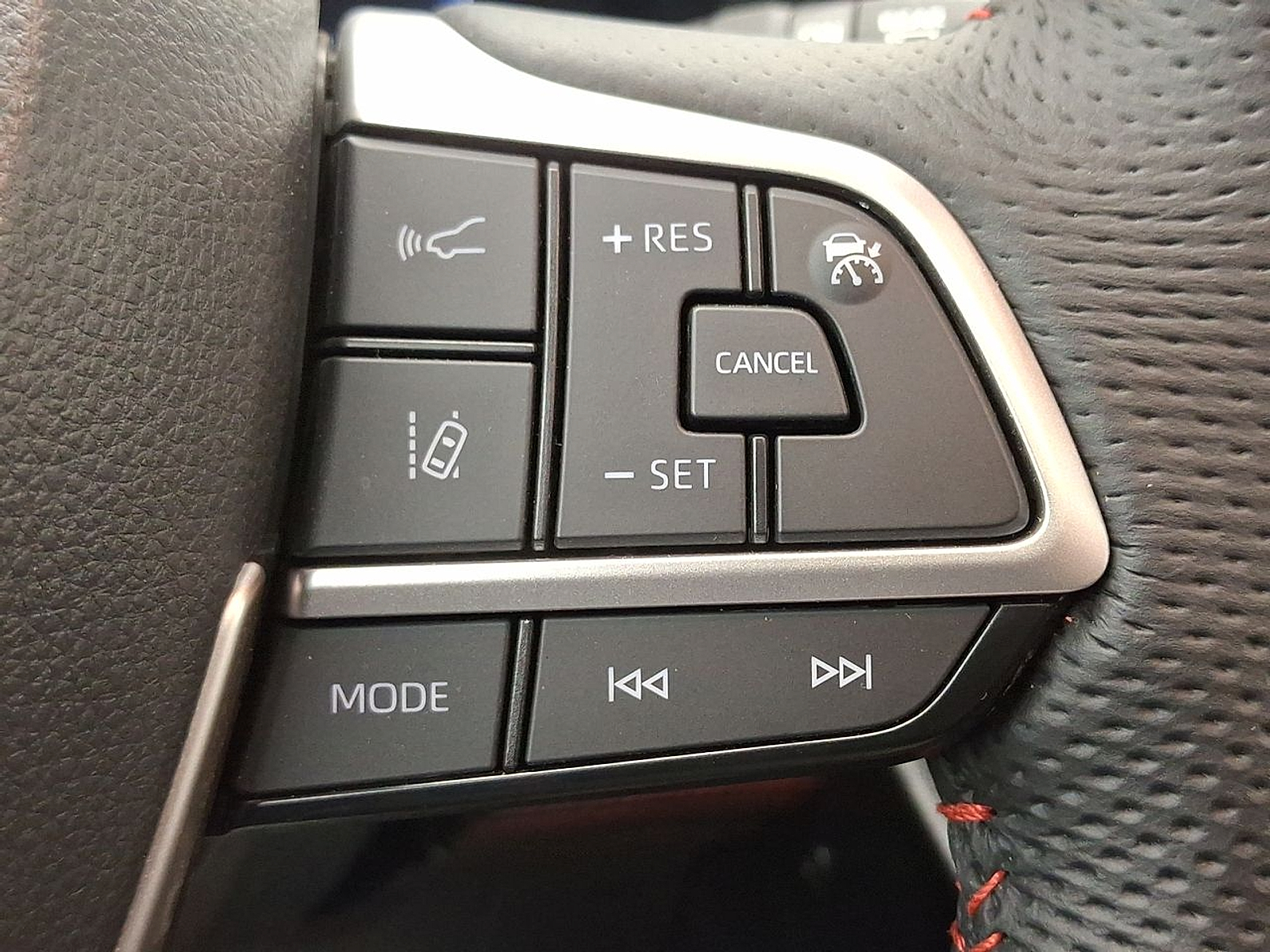 2025 Toyota Sienna XSE - Photo 27