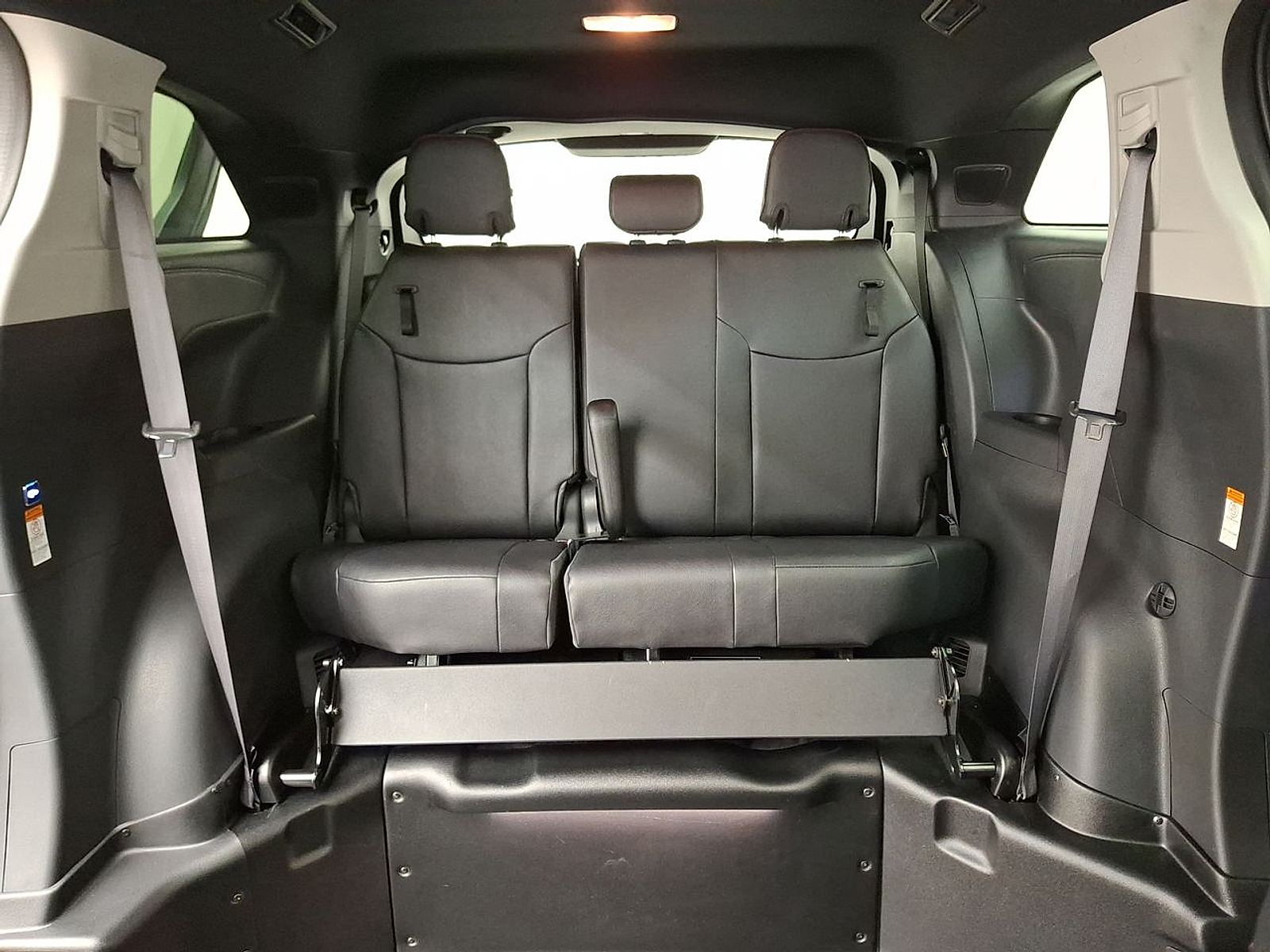 2025 Toyota Sienna XSE - Photo 16