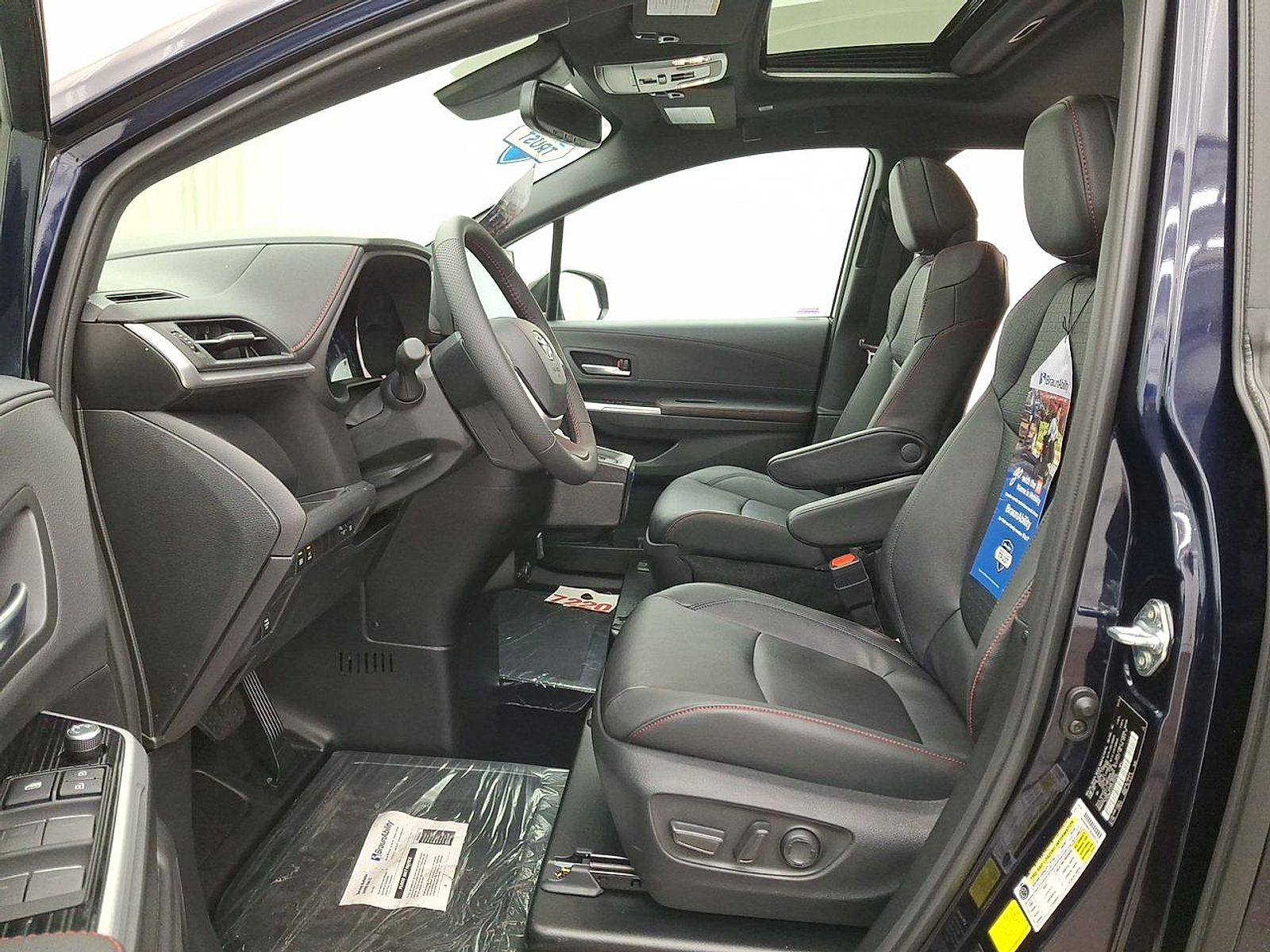 2025 Toyota Sienna XSE - Photo 20