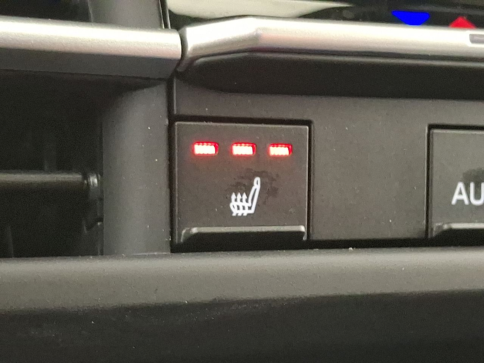 2025 Toyota Sienna XSE - Photo 28