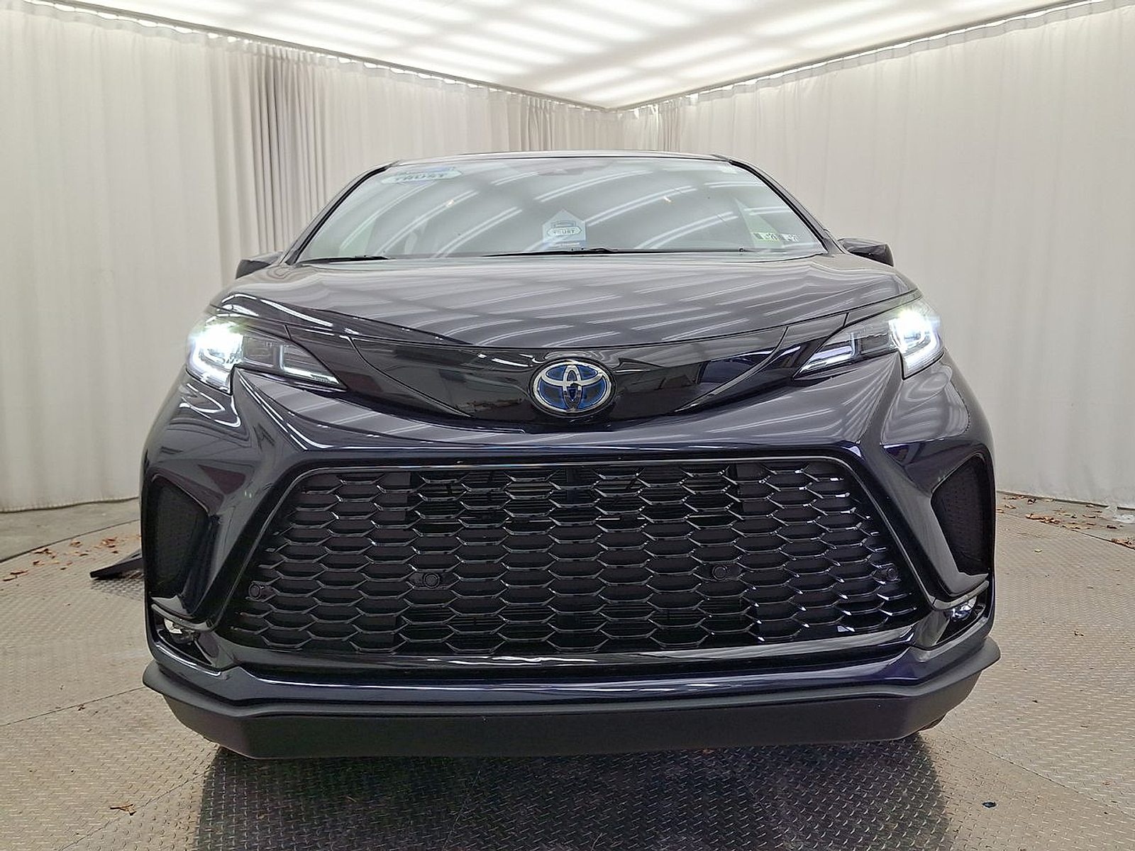 2025 Toyota Sienna XSE - Photo 38