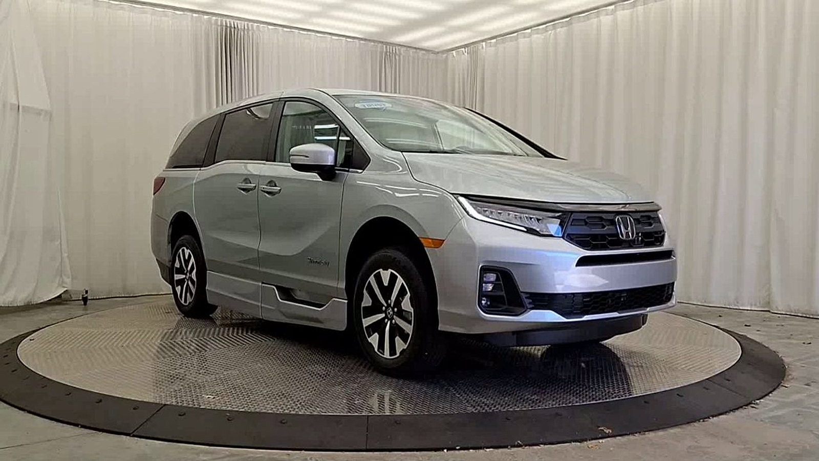 2025 Honda Odyssey EX-L - Photo 7