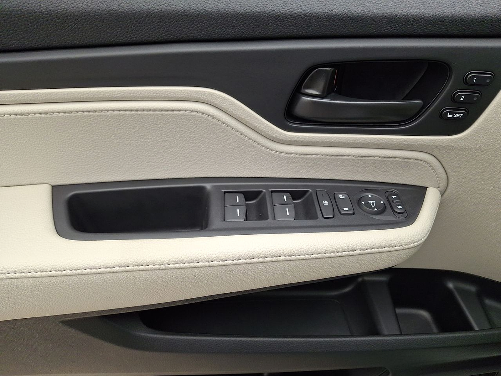 2025 Honda Odyssey EX-L - Photo 13