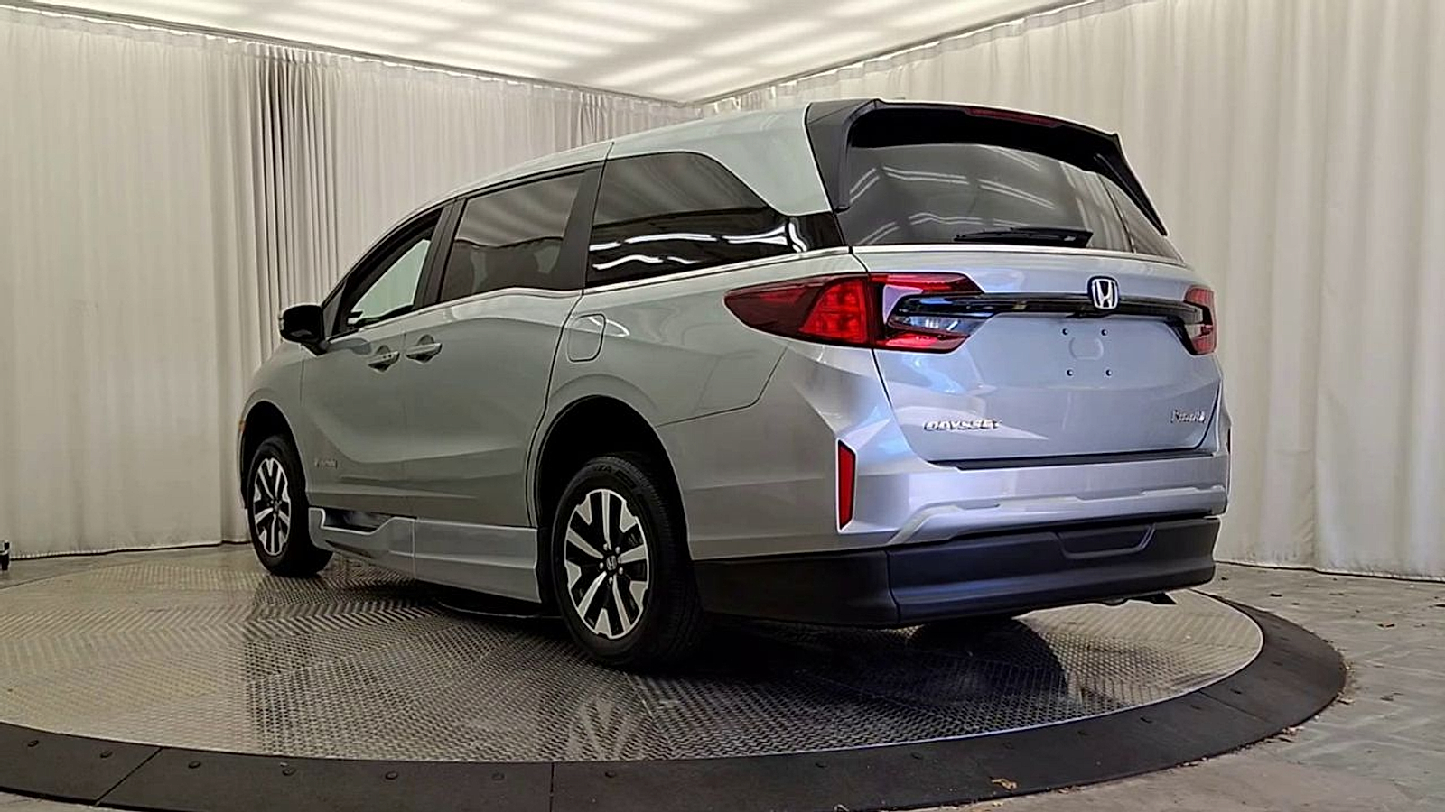 2025 Honda Odyssey EX-L - Photo 12