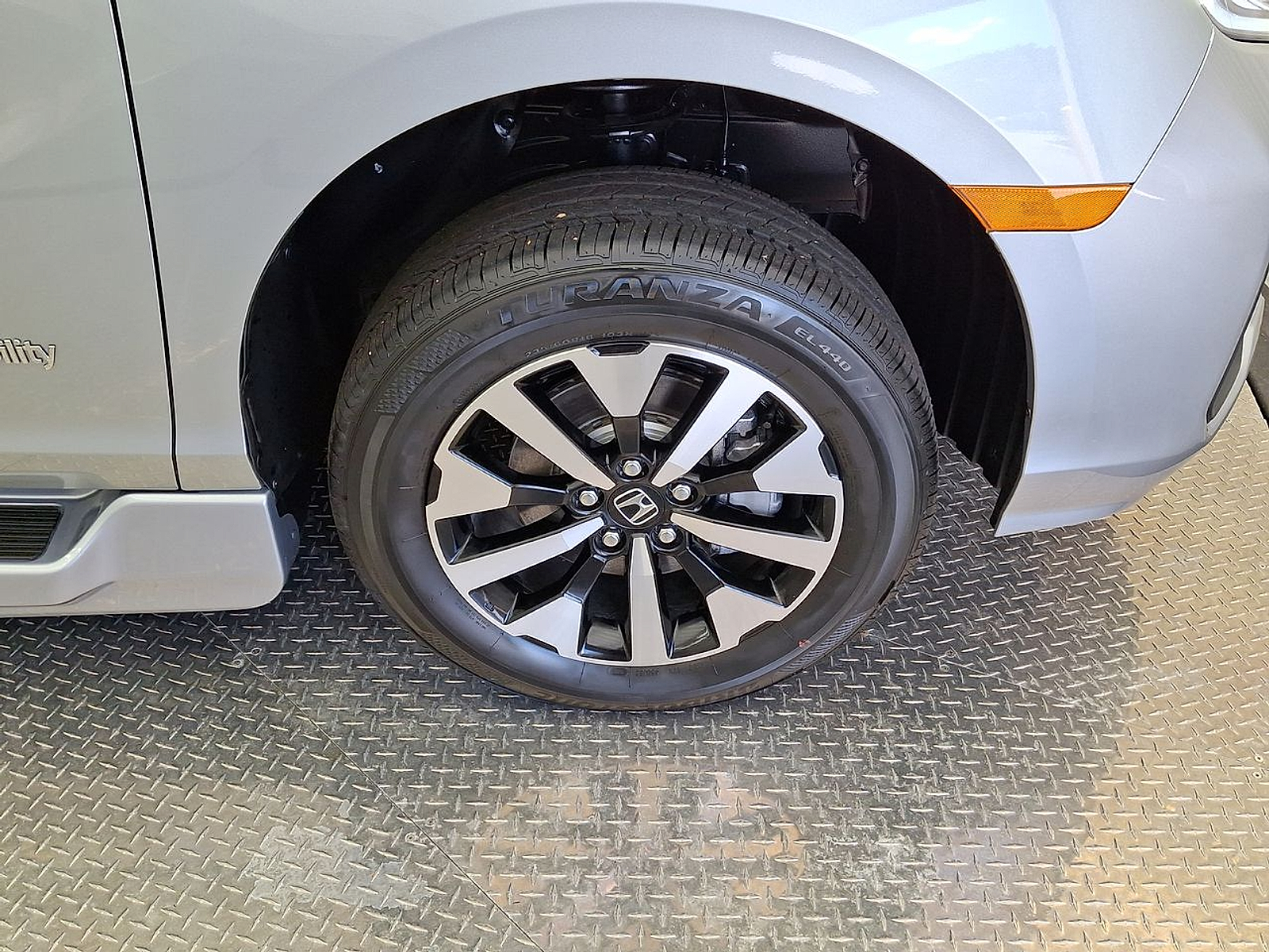 2025 Honda Odyssey EX-L - Photo 30