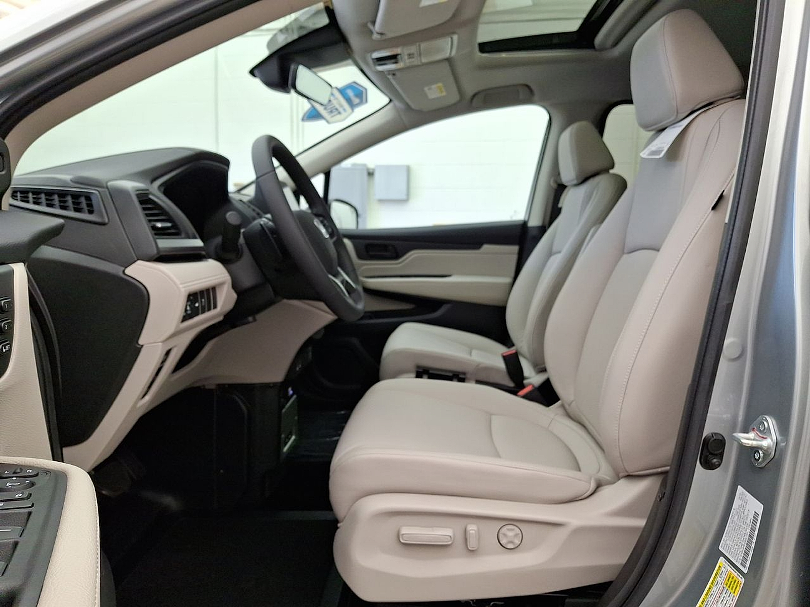 2025 Honda Odyssey EX-L - Photo 14