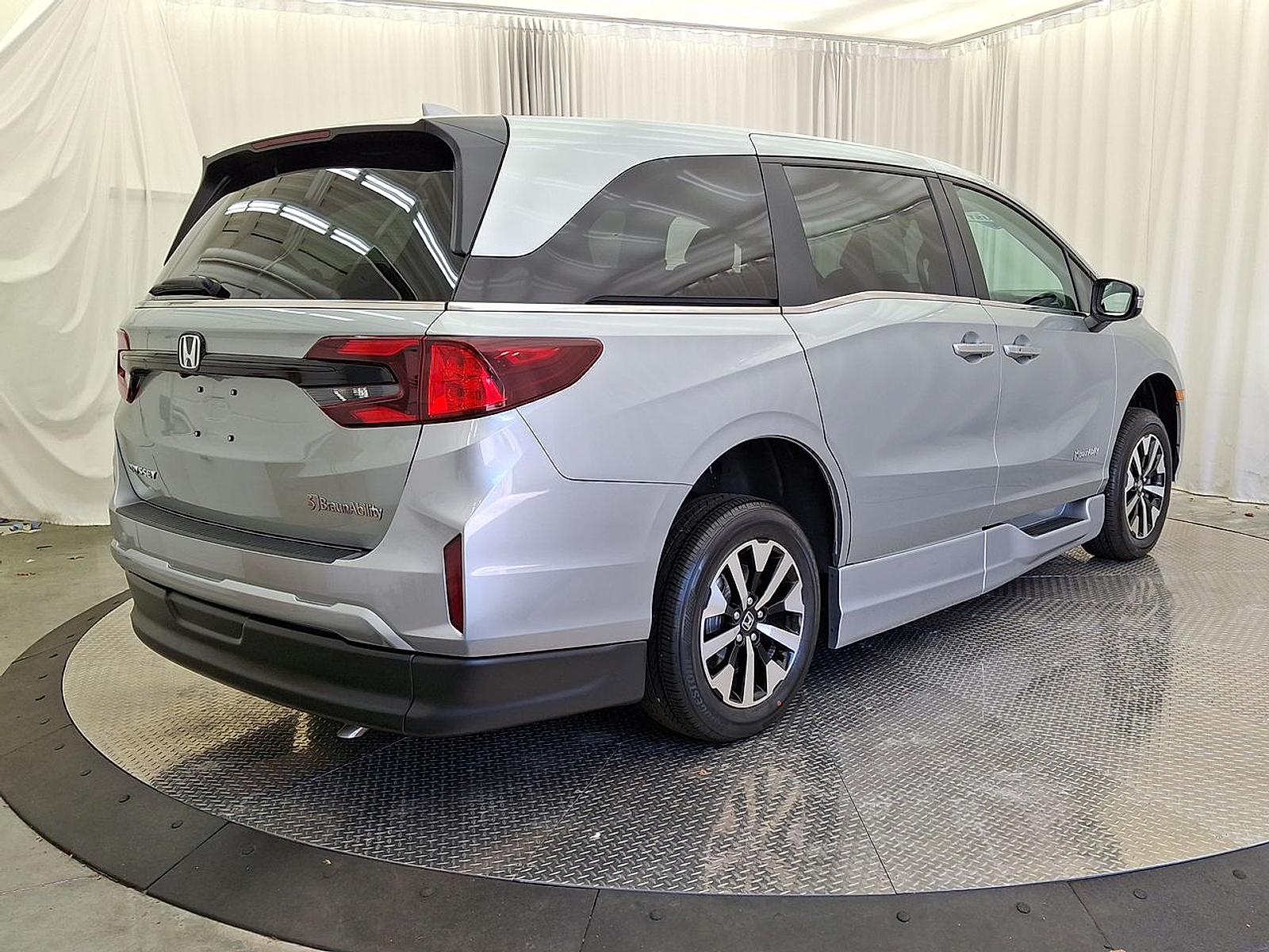 2025 Honda Odyssey EX-L - Photo 28