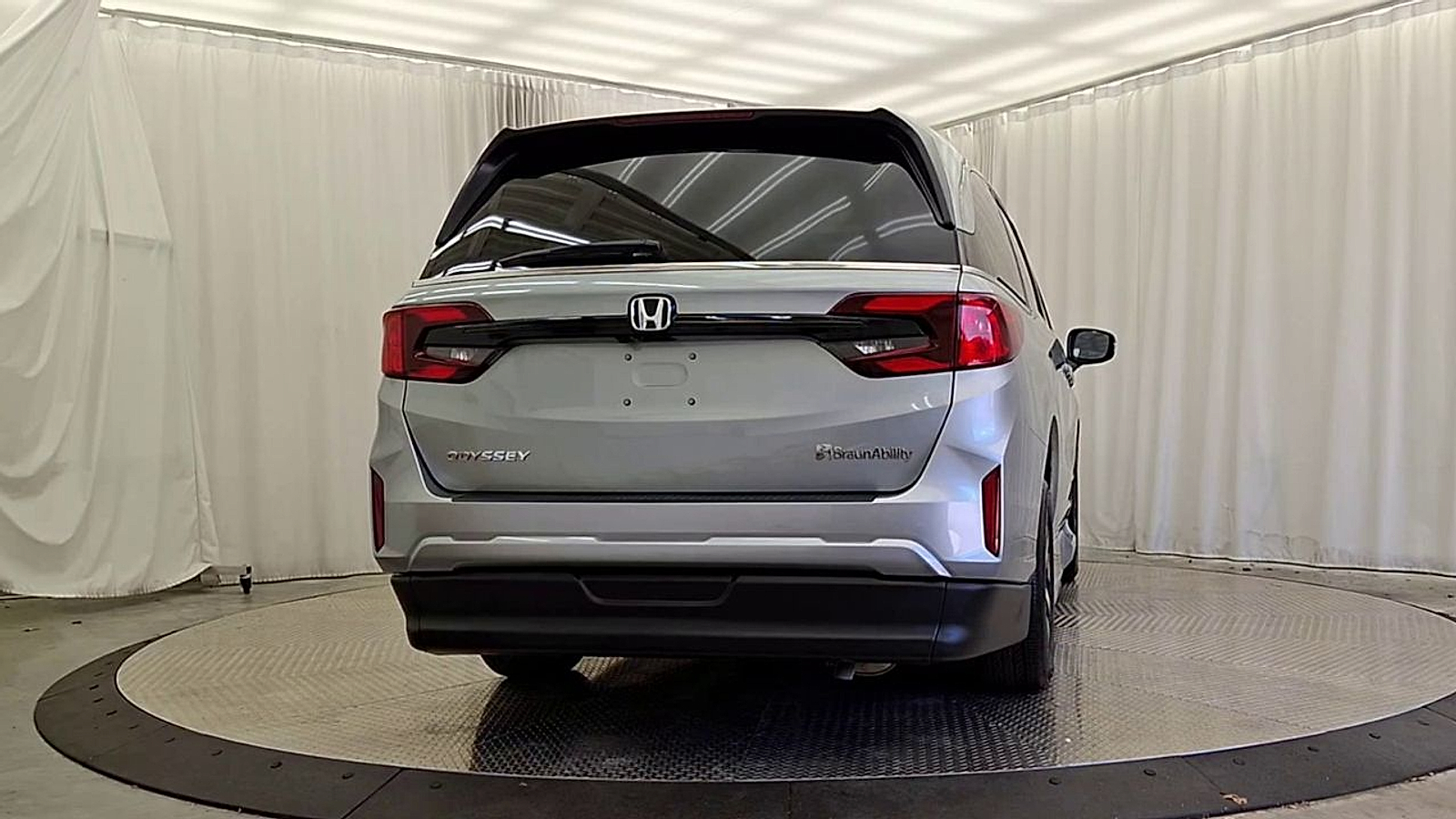 2025 Honda Odyssey EX-L - Photo 11