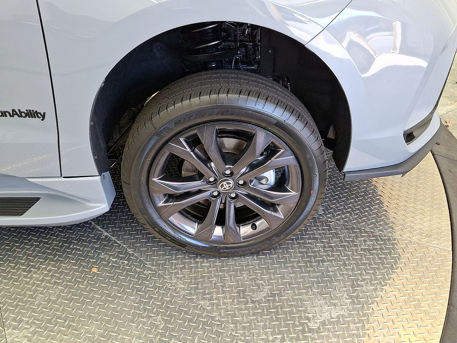 2025 Toyota Sienna XSE - Photo 30