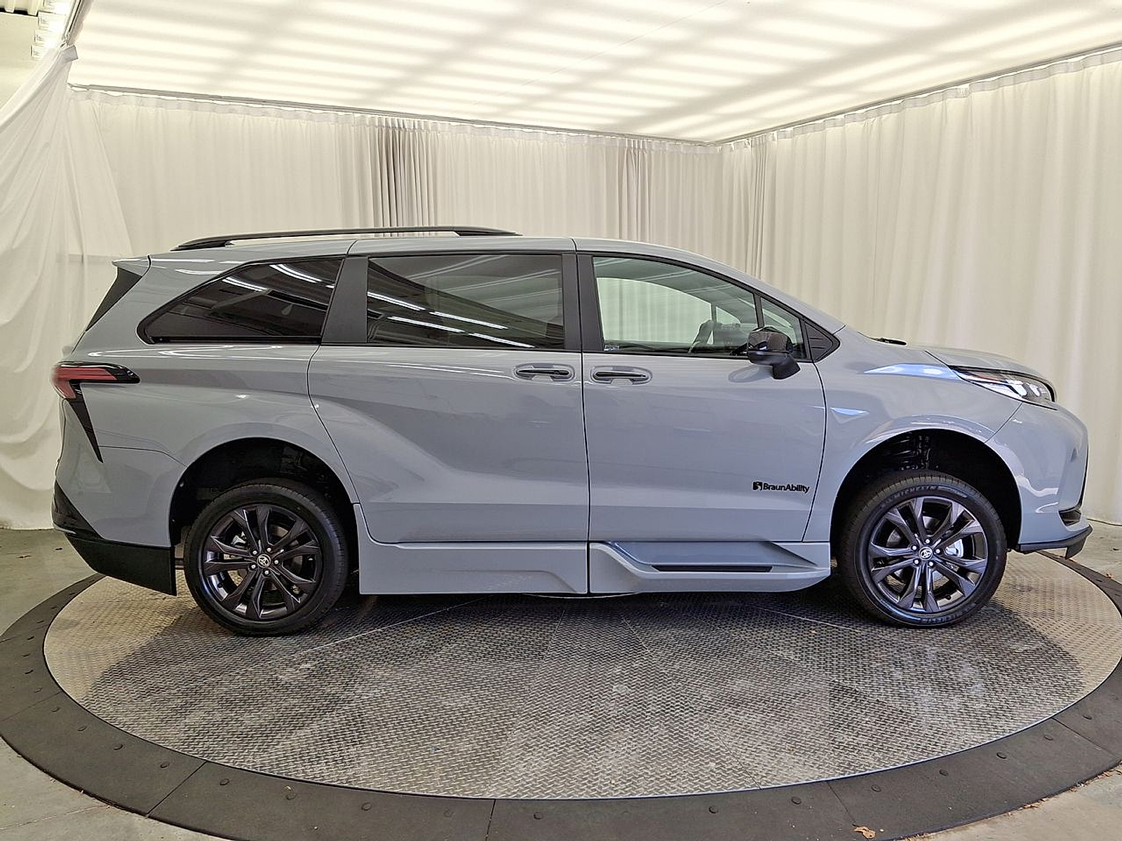 2025 Toyota Sienna XSE - Photo 29