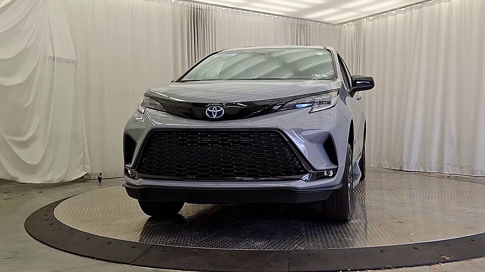 2025 Toyota Sienna XSE - Photo 6