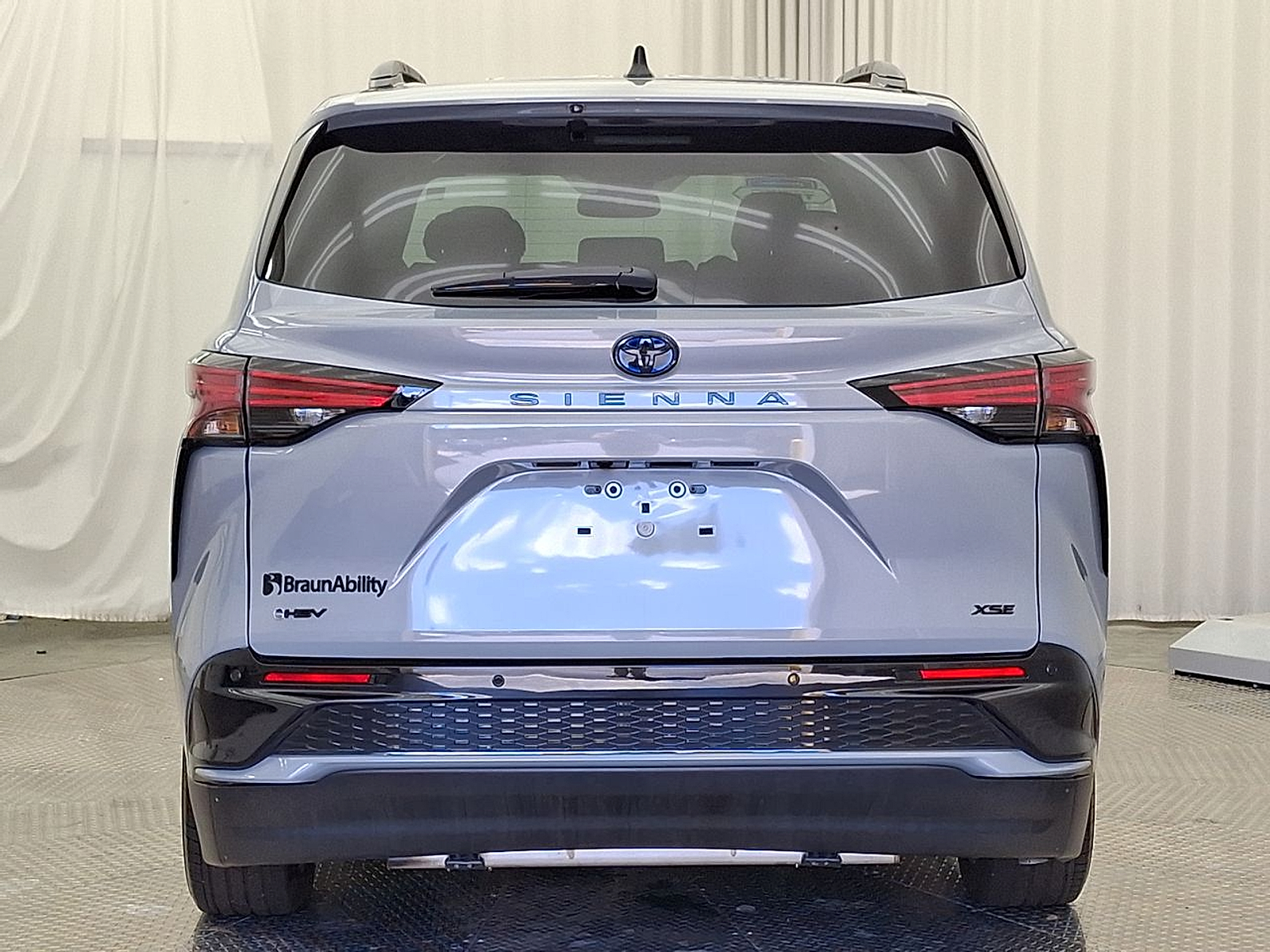2025 Toyota Sienna XSE - Photo 26
