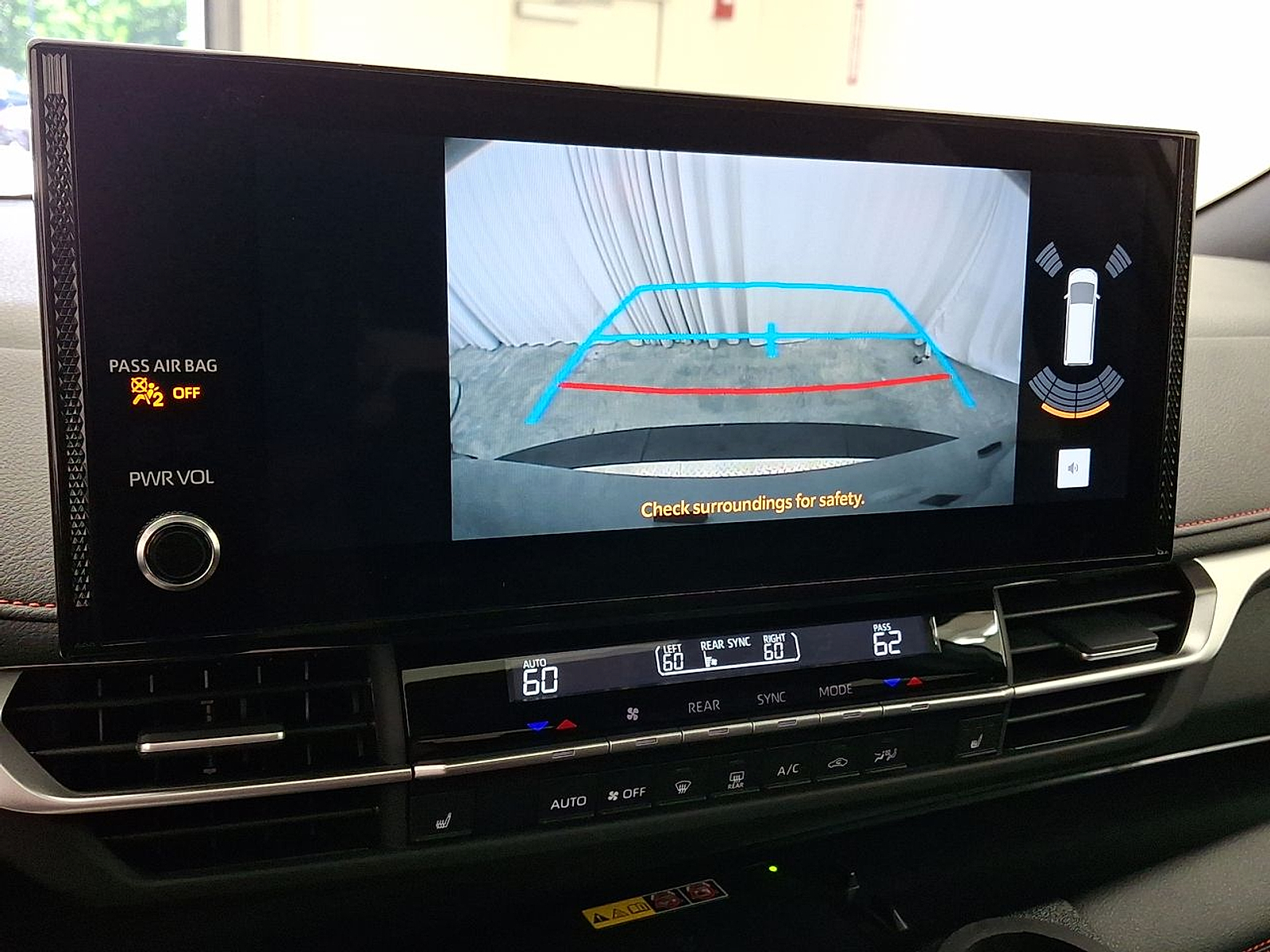 2025 Toyota Sienna XSE - Photo 18