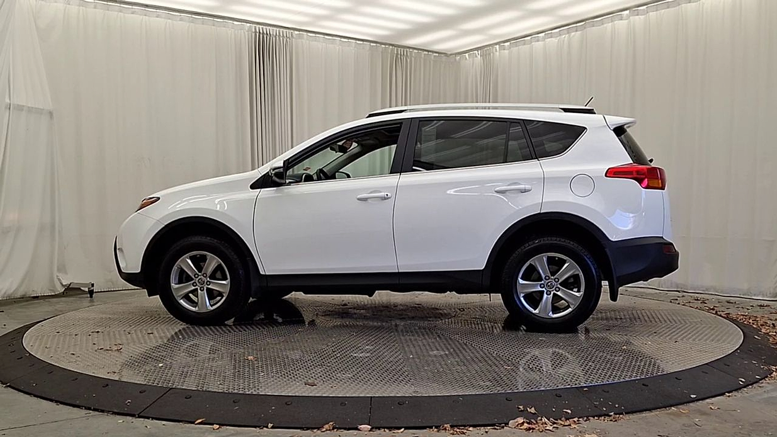 Used 2015 Toyota RAV4 XLE with VIN 2T3RFREV9FW264806 for sale in Glen Mills, PA