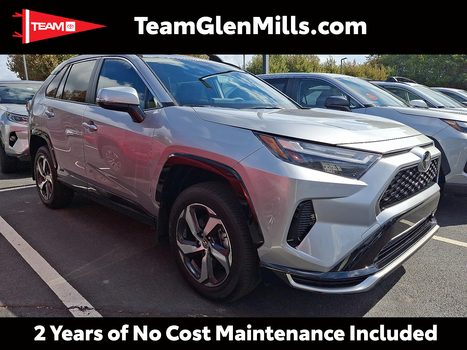 2025 Toyota RAV4 SE's photo