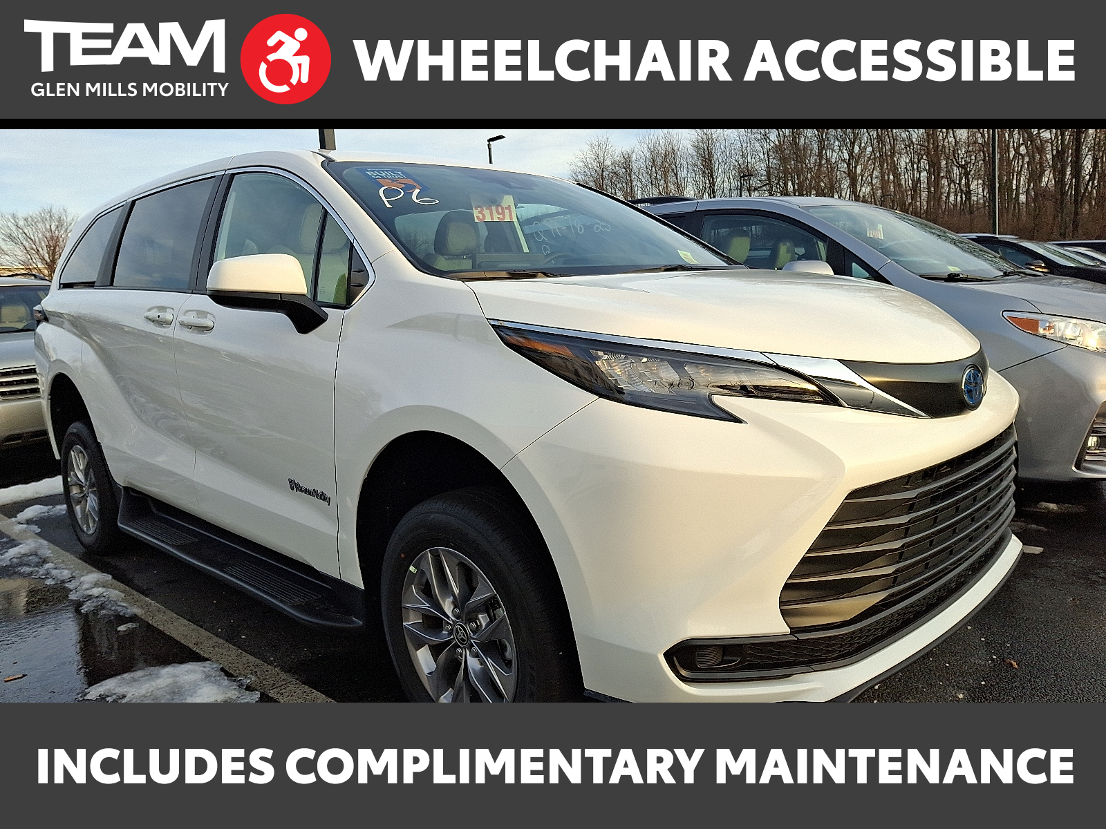 2025 Toyota Sienna LE's photo