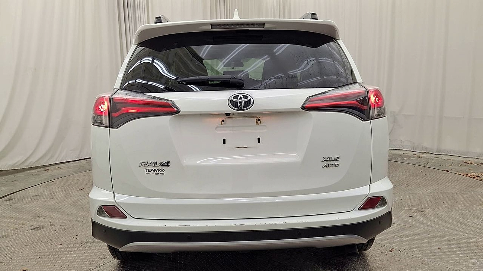 Used 2018 Toyota RAV4 XLE with VIN JTMRFREV6JJ721353 for sale in Glen Mills, PA