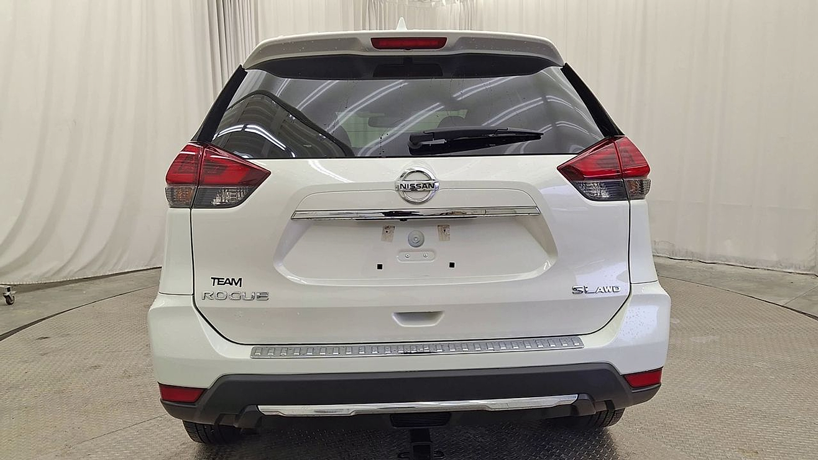 Used 2018 Nissan Rogue SL with VIN 5N1AT2MV6JC832435 for sale in Glen Mills, PA