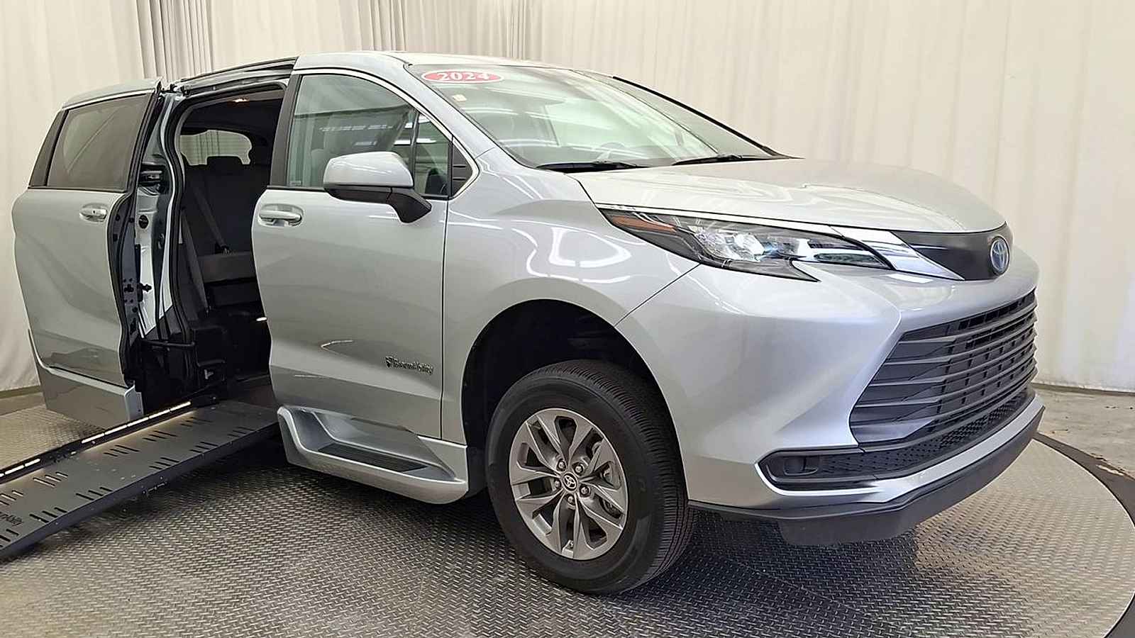 Used 2024 Toyota Sienna Truck