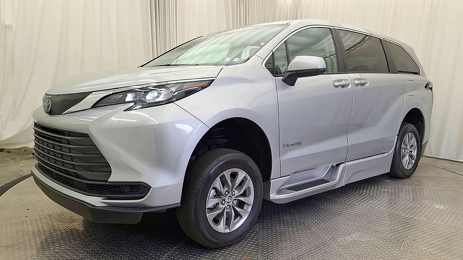 Used 2024 Toyota Sienna Truck