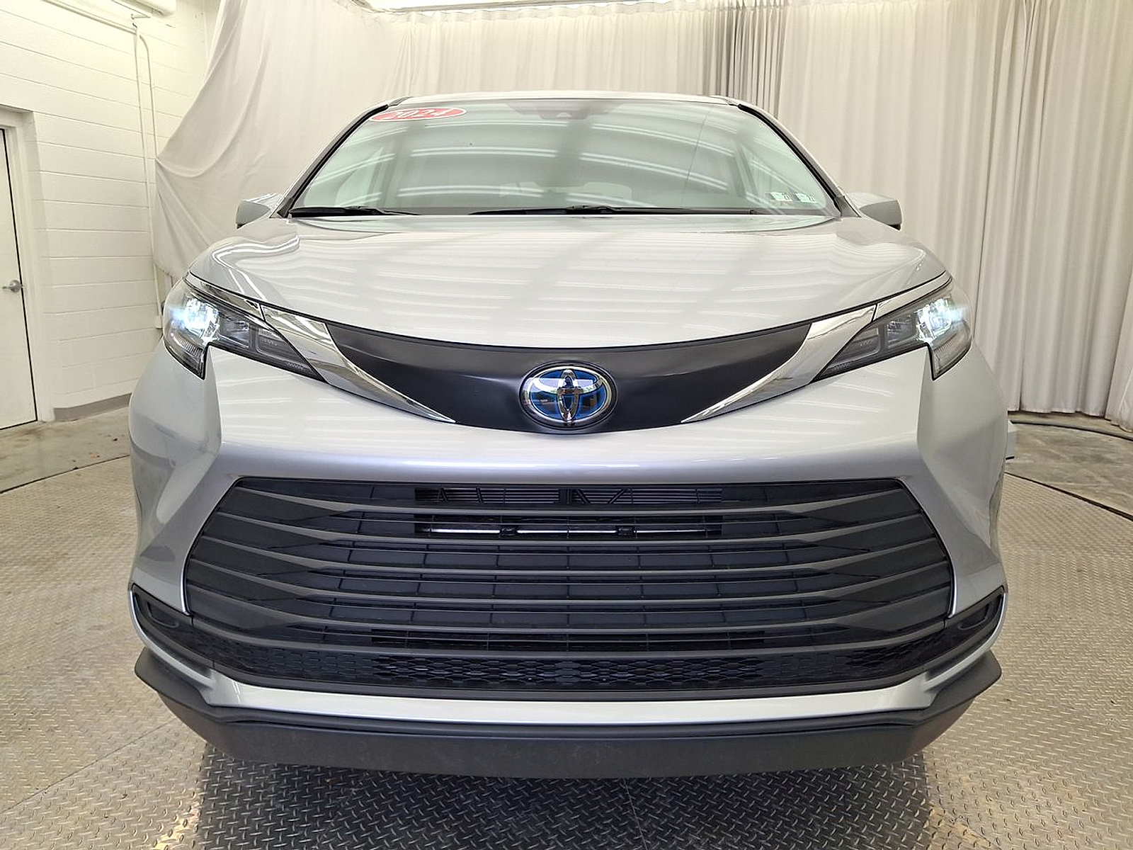 Used 2024 Toyota Sienna Truck