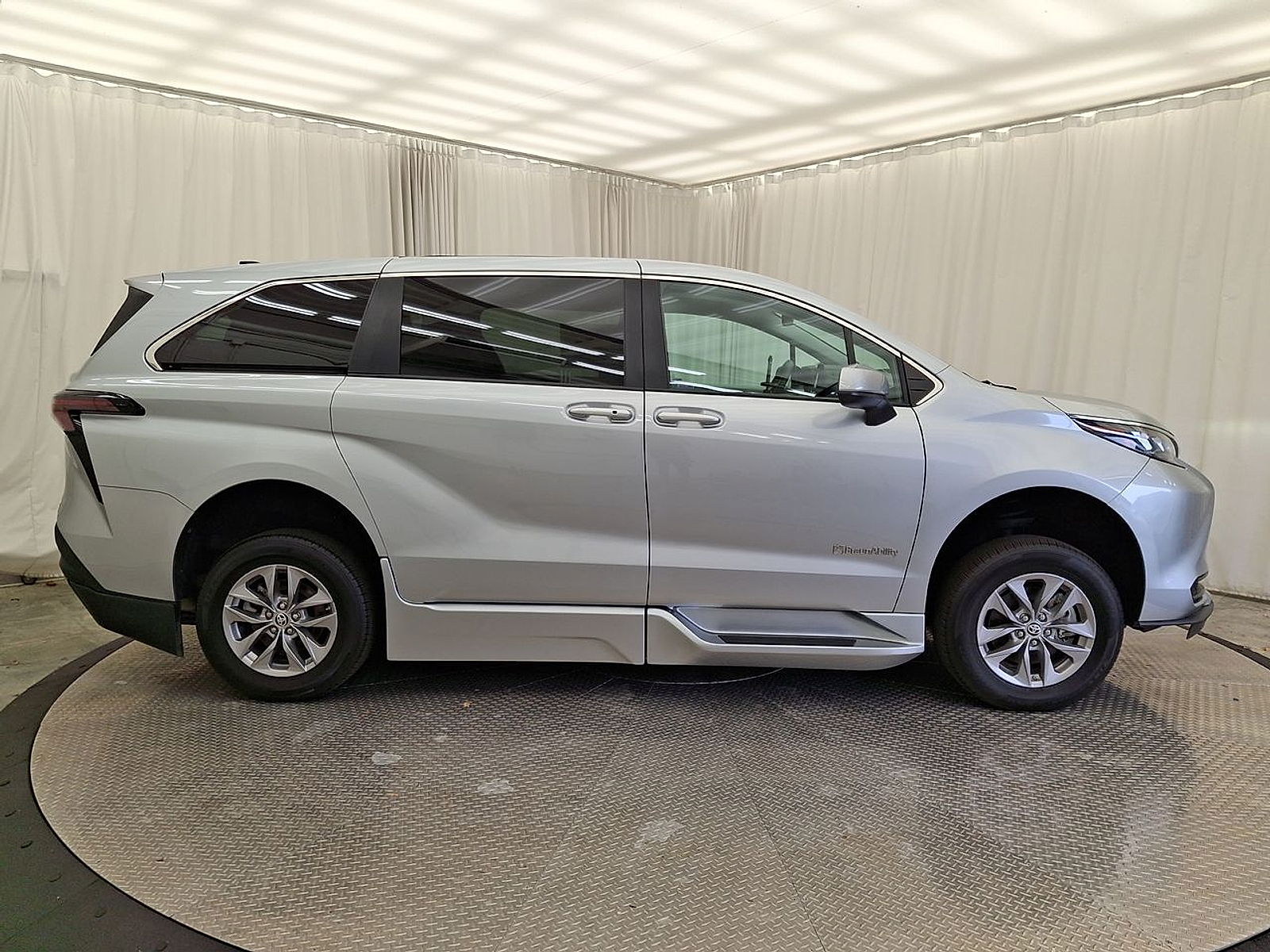 Used 2024 Toyota Sienna Truck