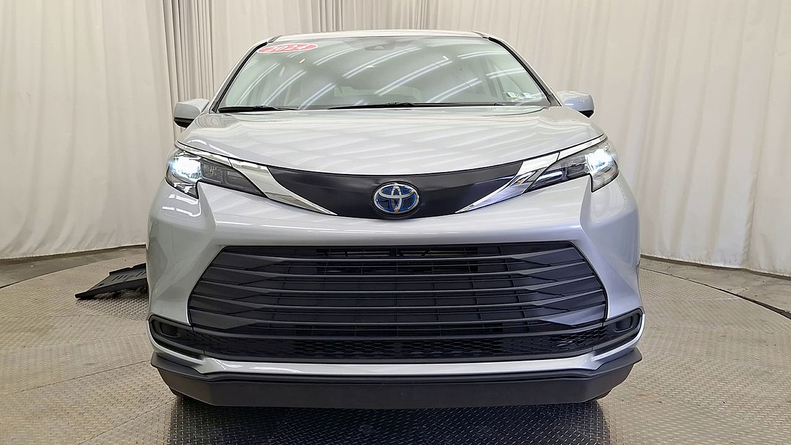 Used 2024 Toyota Sienna Truck
