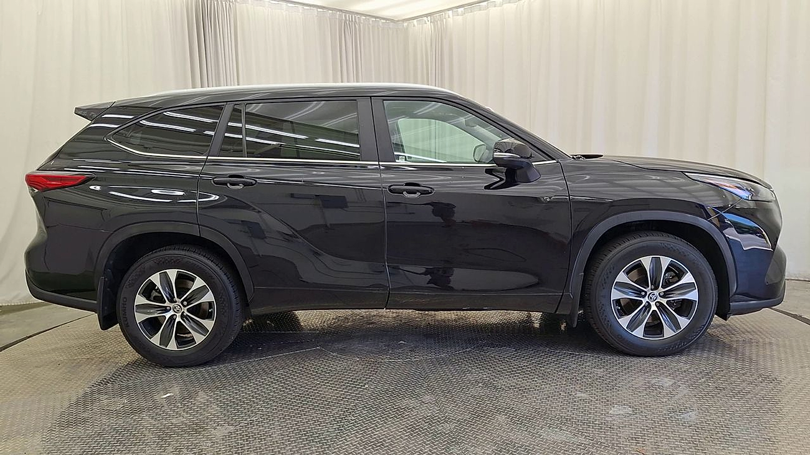 Used 2023 Toyota Highlander Sedan