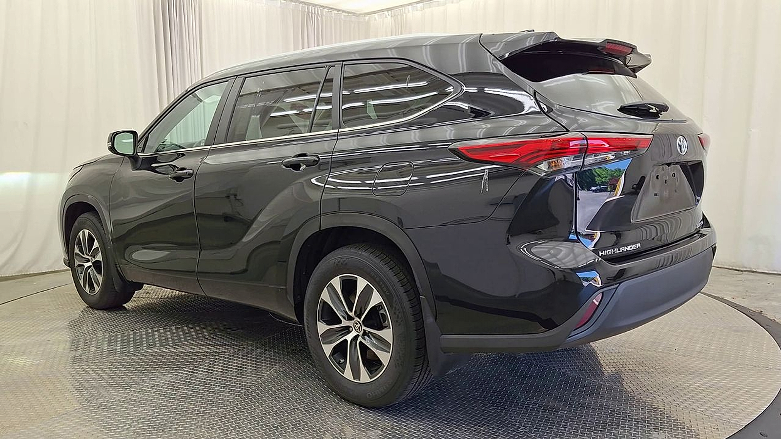 Used 2023 Toyota Highlander Sedan