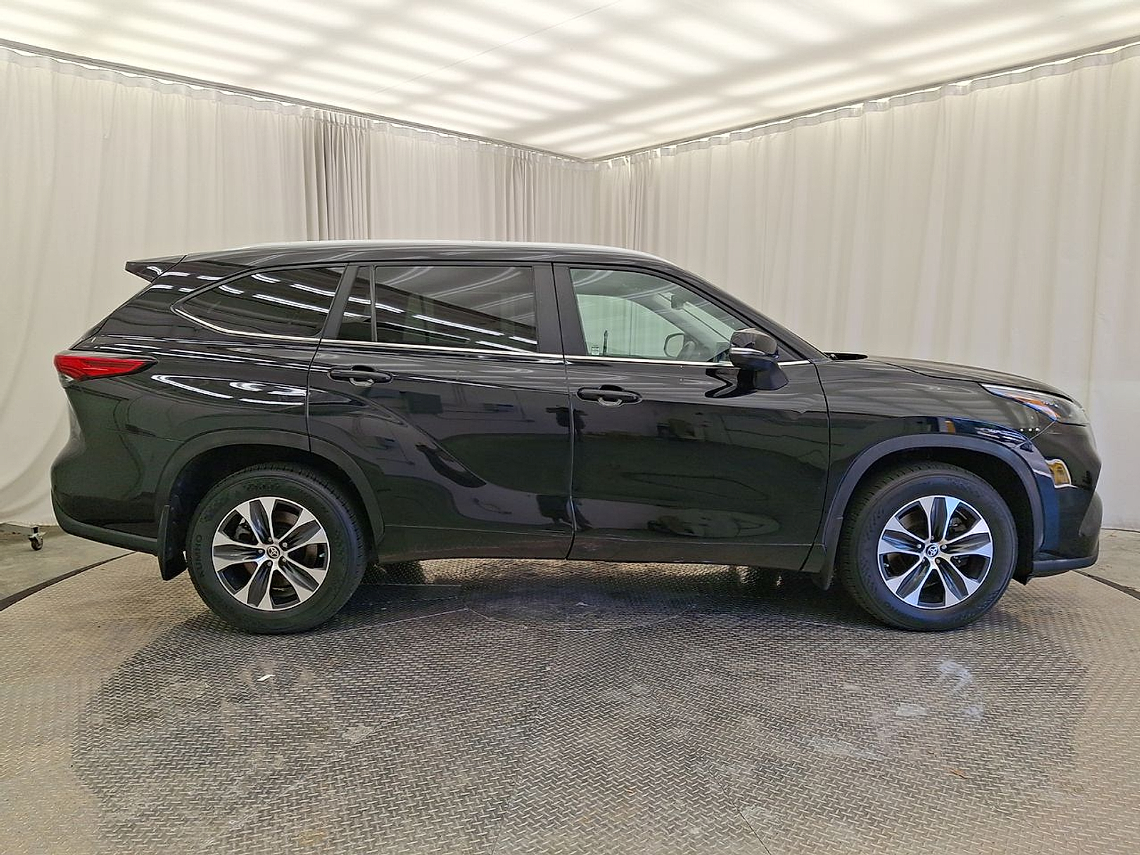 Used 2023 Toyota Highlander Sedan