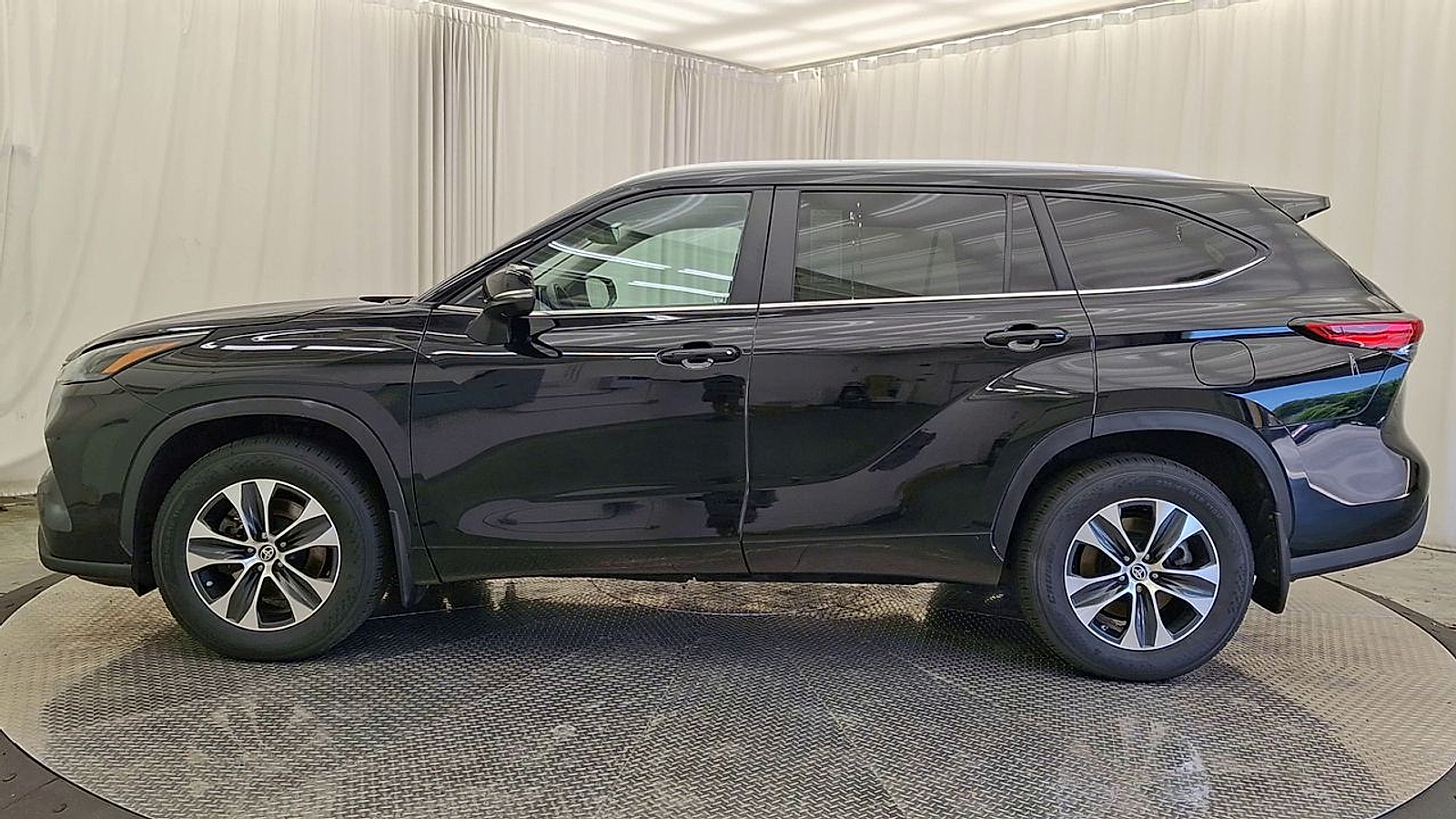 Used 2023 Toyota Highlander Sedan