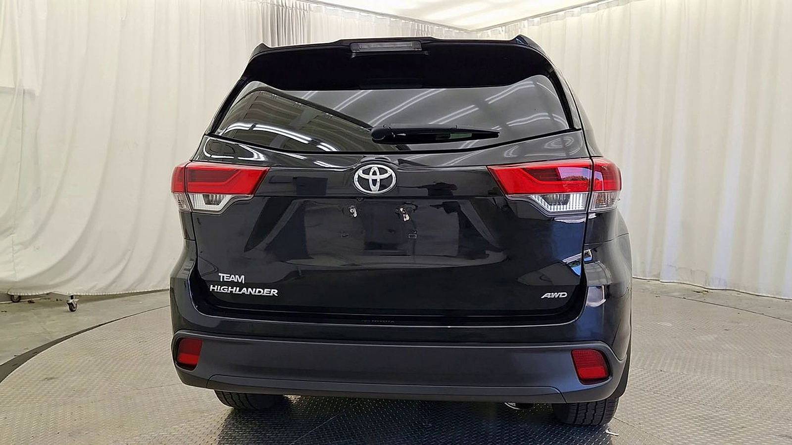 Used 2019 Toyota Highlander LE with VIN 5TDBZRFH6KS712870 for sale in Glen Mills, PA