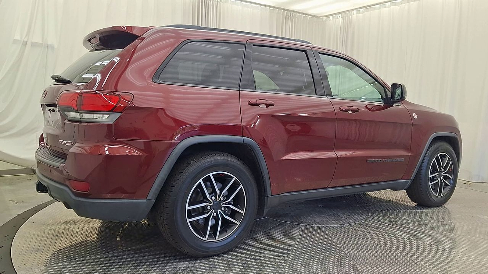 Used 2019 Jeep Grand Cherokee Truck