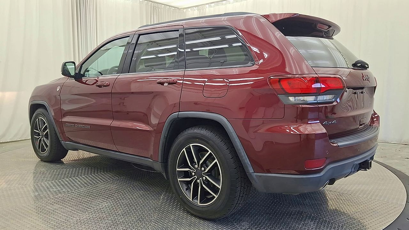 Used 2019 Jeep Grand Cherokee Truck