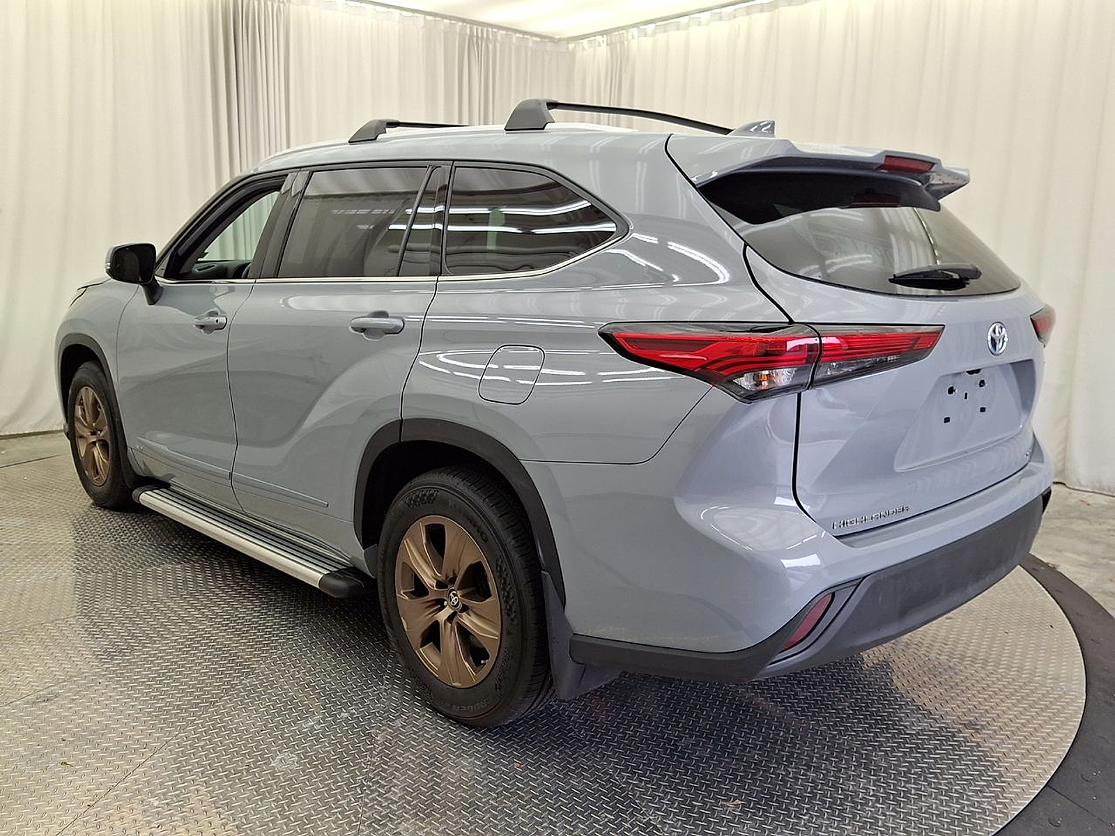Used 2022 Toyota Highlander Truck