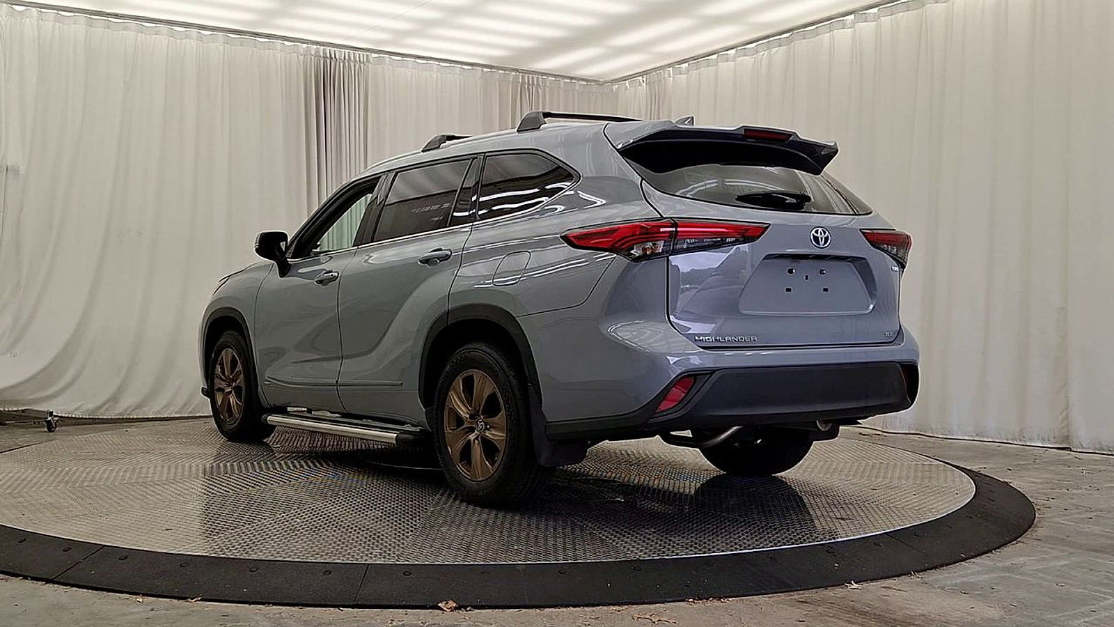 Used 2022 Toyota Highlander Truck