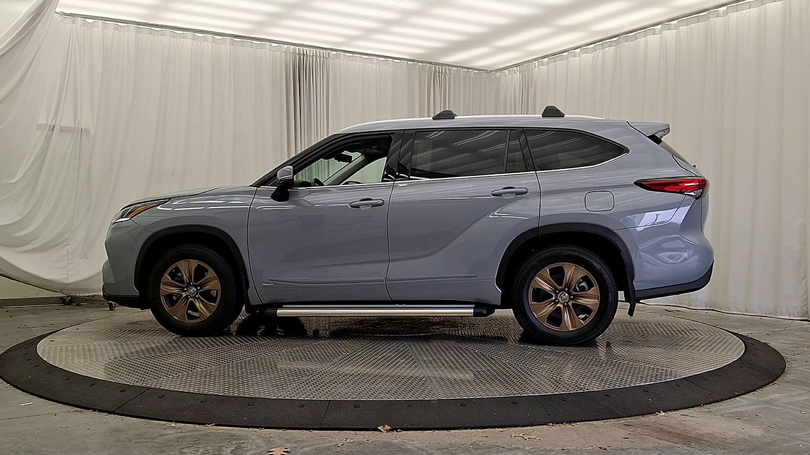 Used 2022 Toyota Highlander Truck