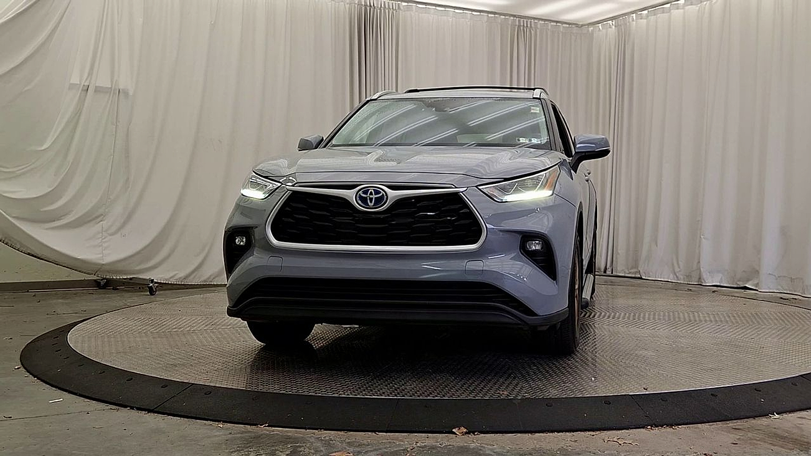 Used 2022 Toyota Highlander Truck