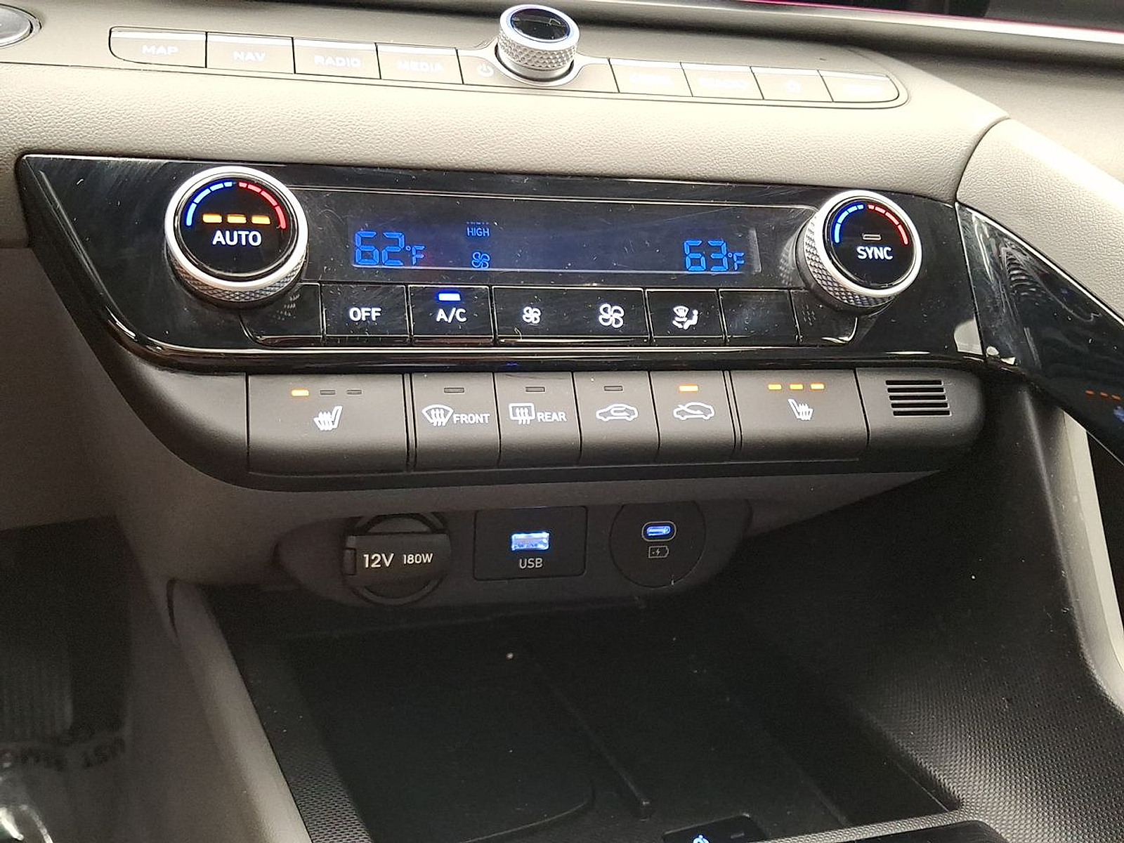 Used 2024 Hyundai Elantra Sedan