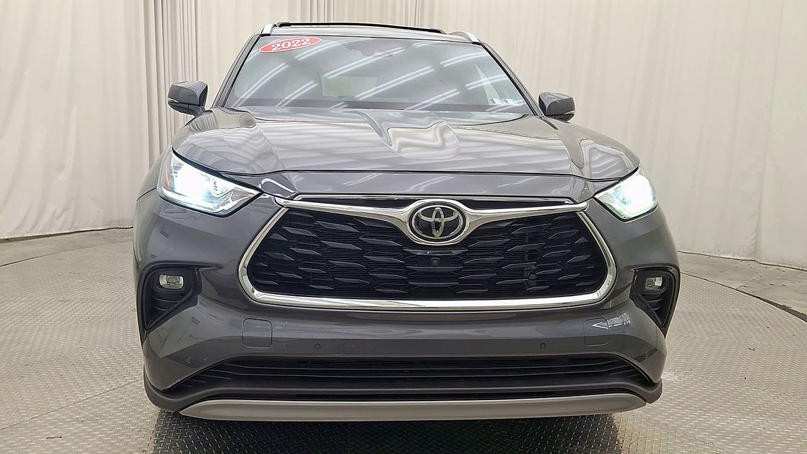 Used 2022 Toyota Highlander Truck
