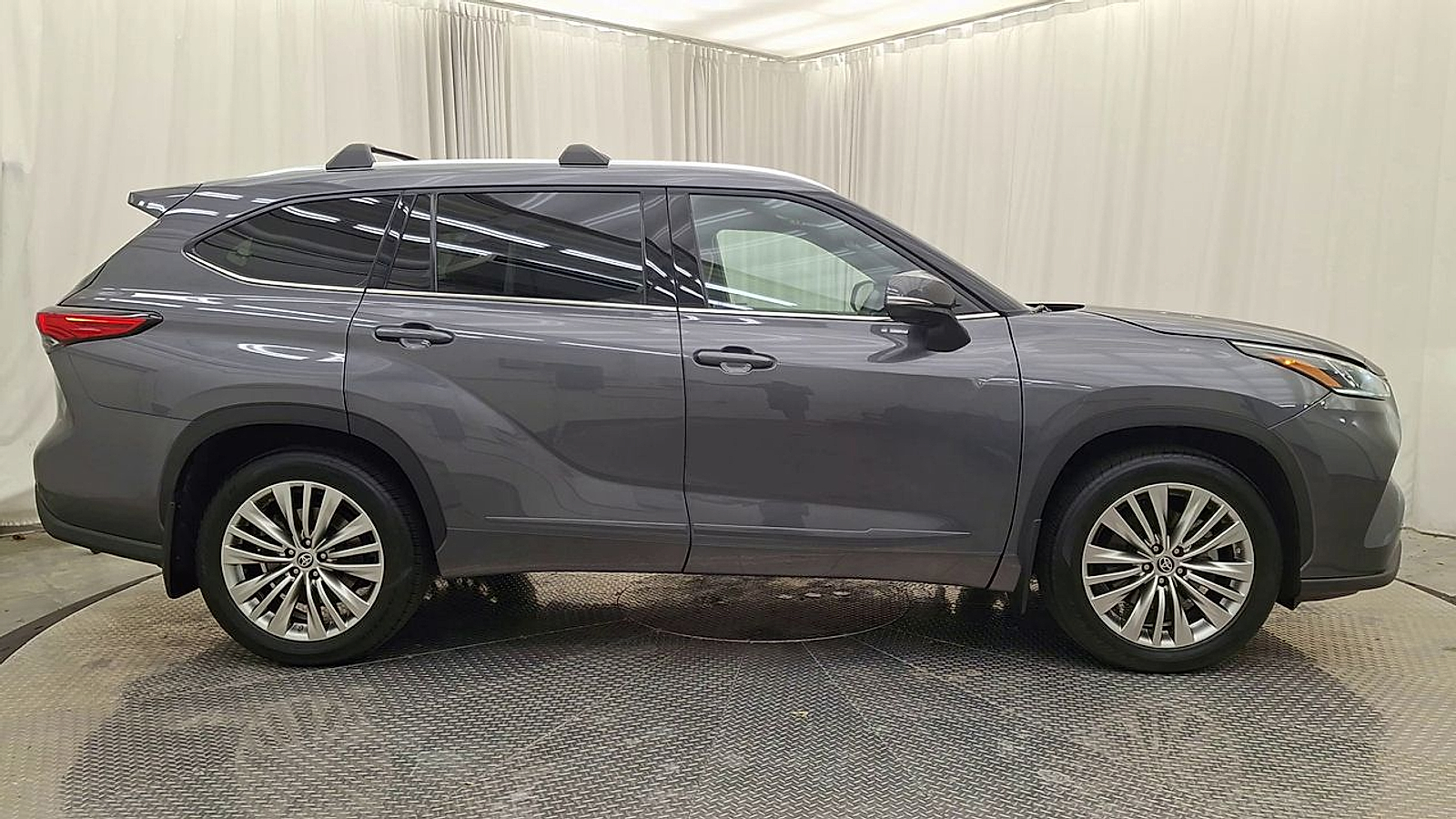 Used 2022 Toyota Highlander Truck