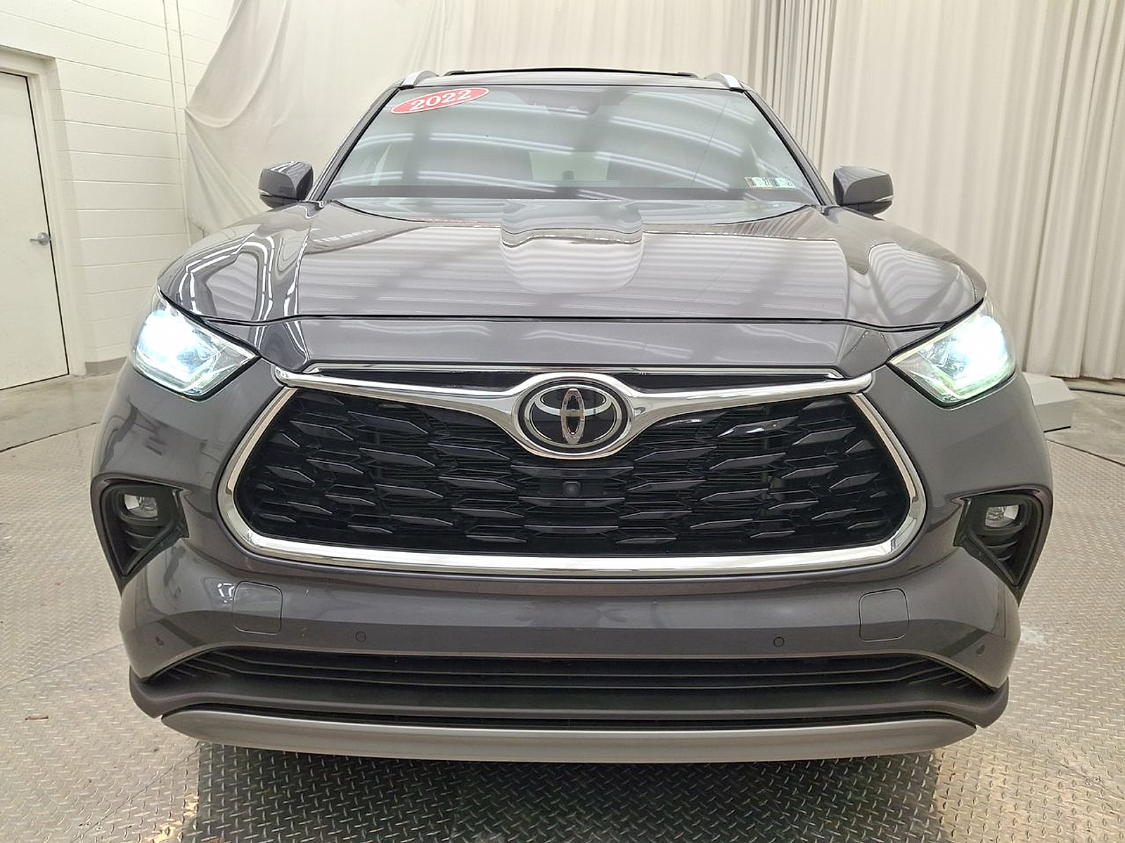 Used 2022 Toyota Highlander Truck