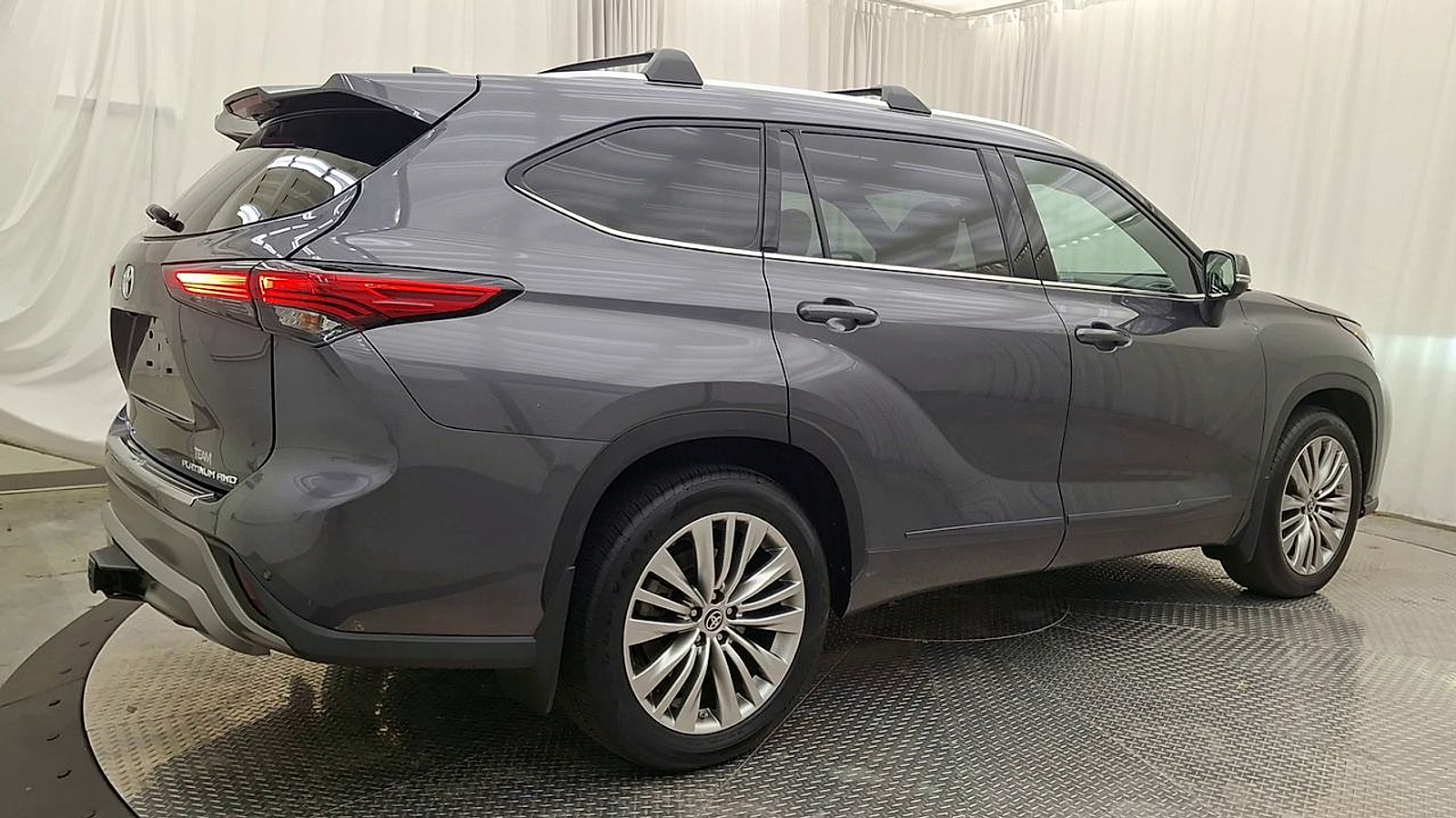 Used 2022 Toyota Highlander Truck