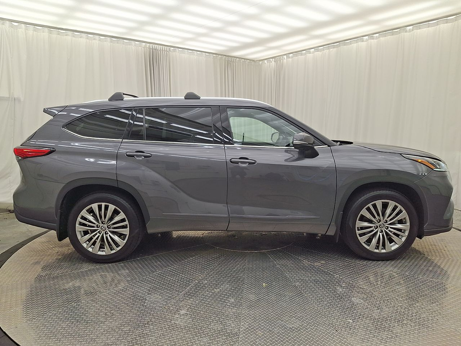 Used 2022 Toyota Highlander Truck