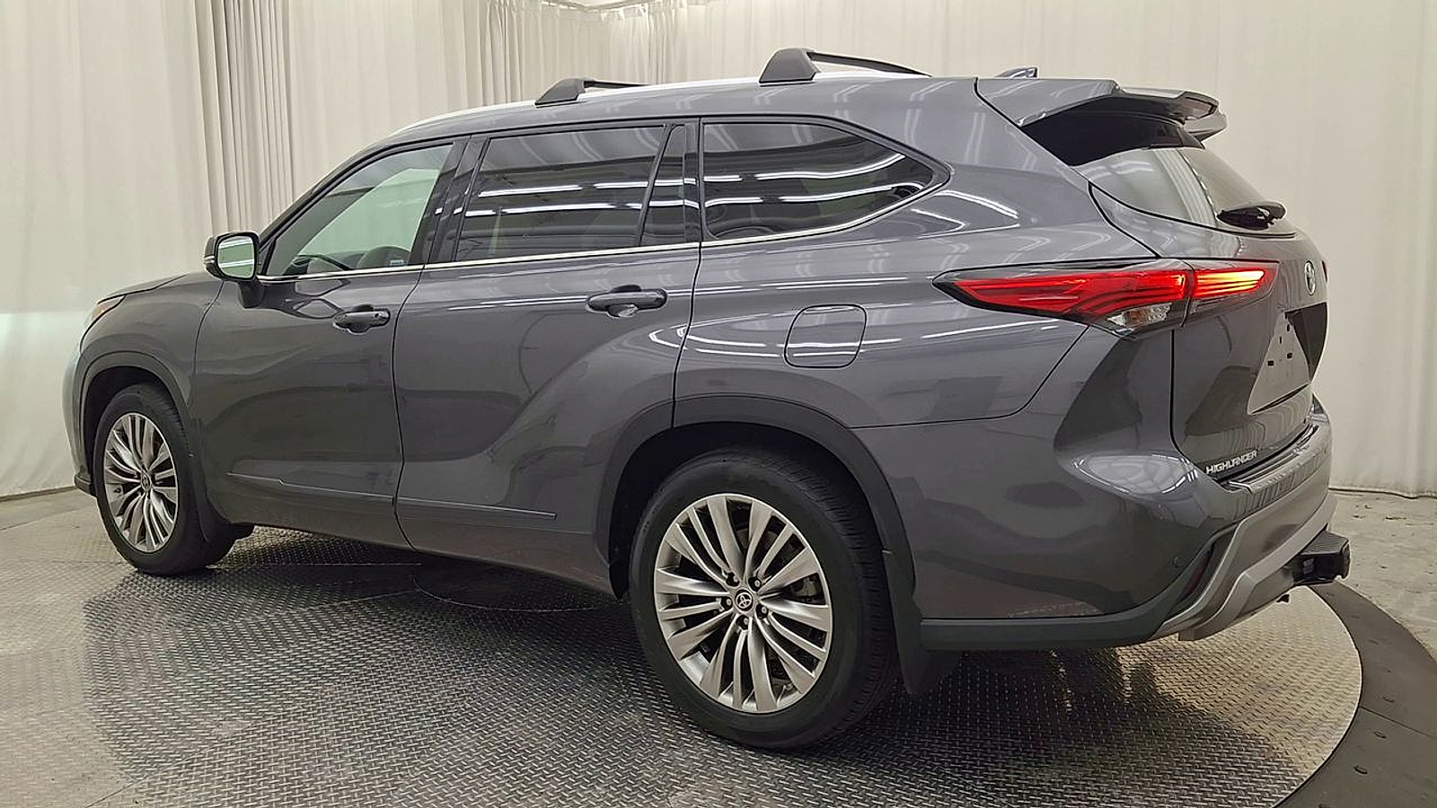 Used 2022 Toyota Highlander Truck