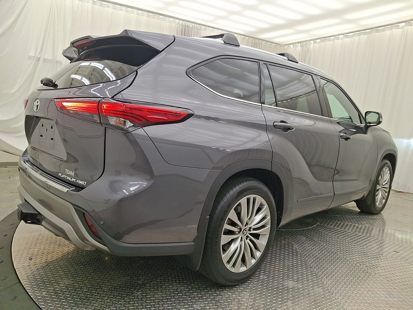 Used 2022 Toyota Highlander Truck