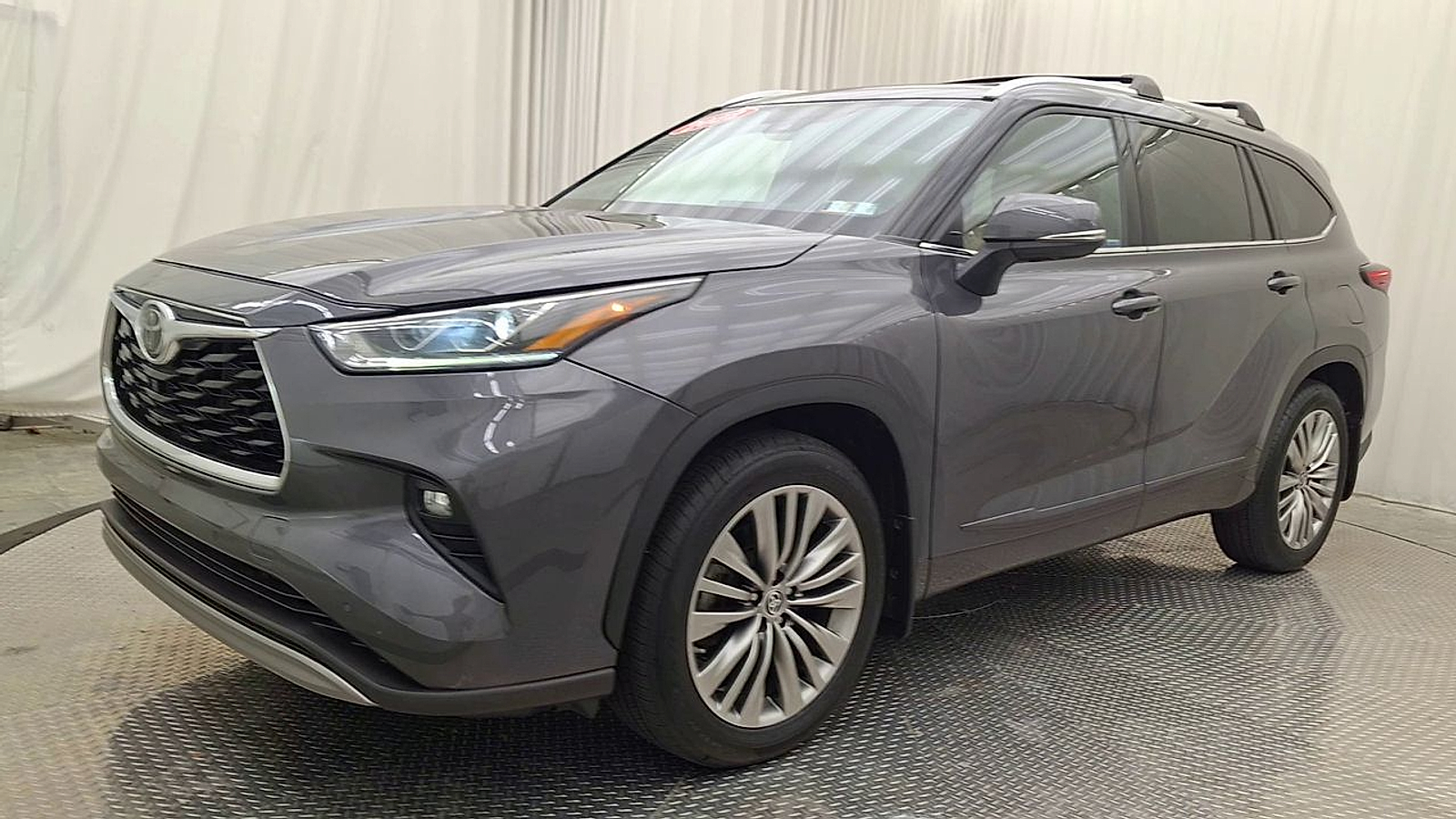 Used 2022 Toyota Highlander Truck