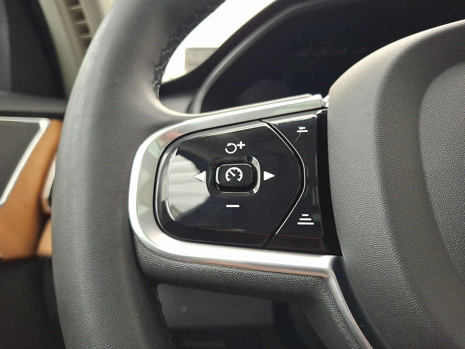 Used 2023 Volvo XC90 Sedan