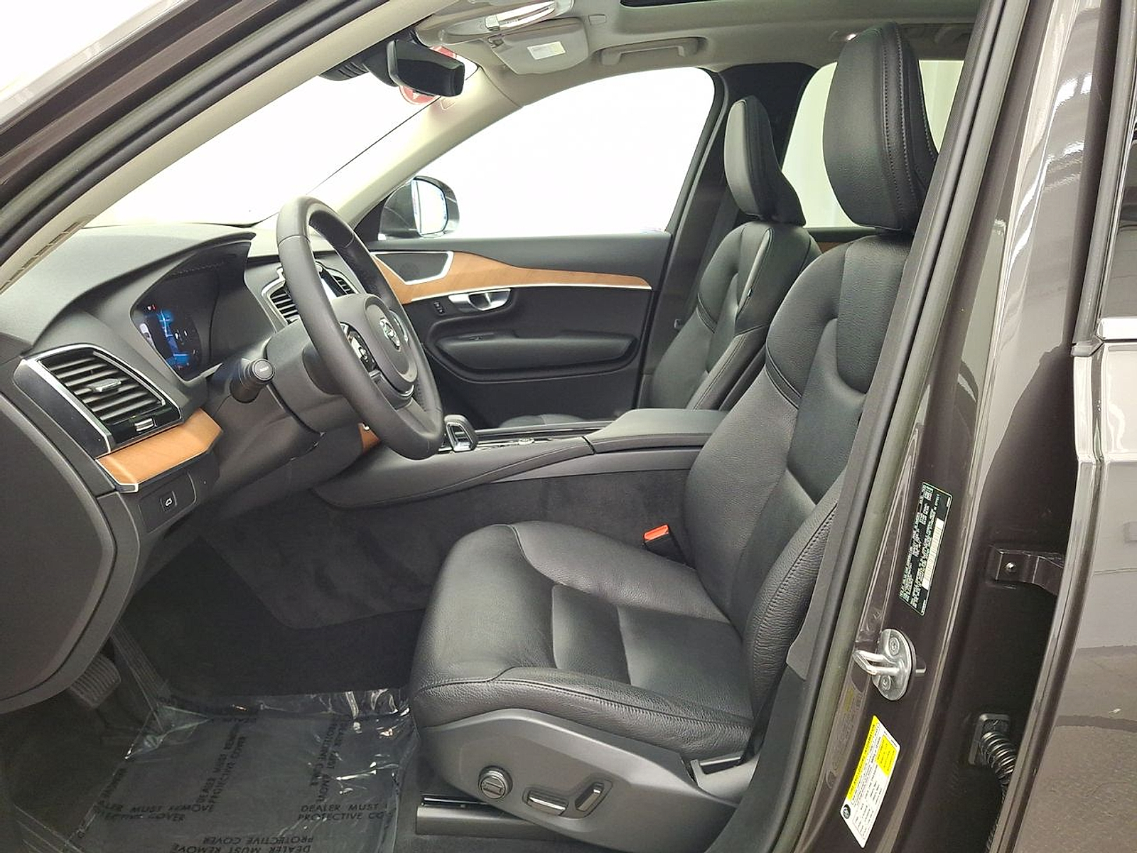 Used 2023 Volvo XC90 Sedan